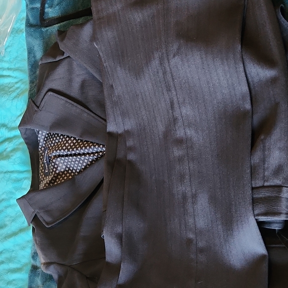 Women's Suit - Picture 2 of 5